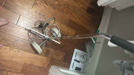 Oxygen tank stand