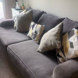 🛋️ Comfy Modern Gray Couch w/ Pillows - Great Condition!