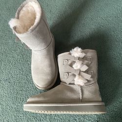 Size 12 Girls Boots By Ugg See My Listings Read Details 