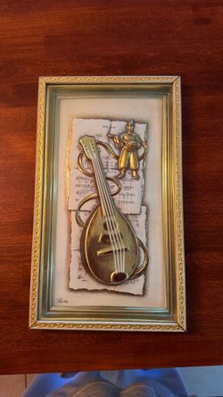 Vintage 3D Musical Wall Art – Gold Mandolin and Musician Frame