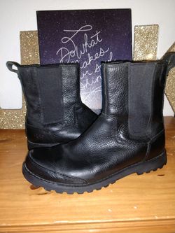 Ugg's boots size 9.5
