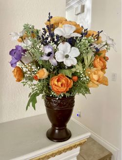 BEAUTIFUL FLOWER ARRANGEMENT 