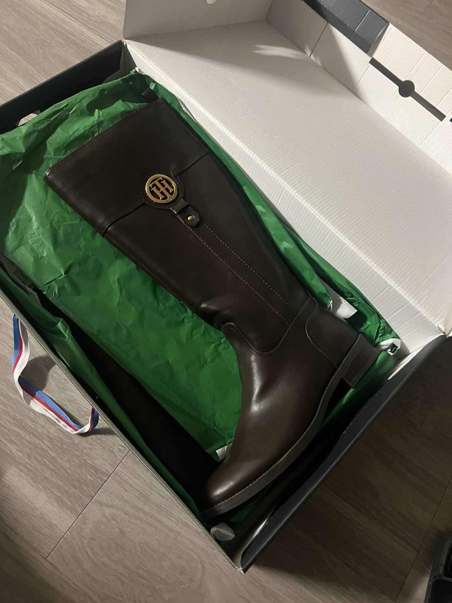 Tommy Hifiger Women Boots Size 9 Brand New