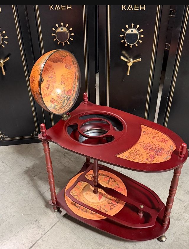 Globe Bar Liquor Cabinet with Wheels. 27.5