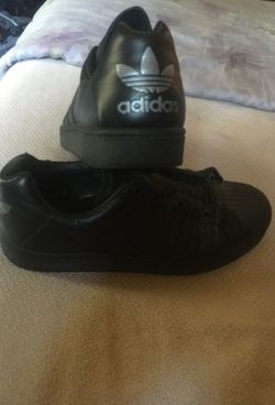 Black tennis shoes size 8/12