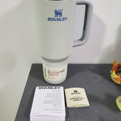Stanley The Quncher H2.0  Flowstate Tumbler 40oz. Brand NEW. 