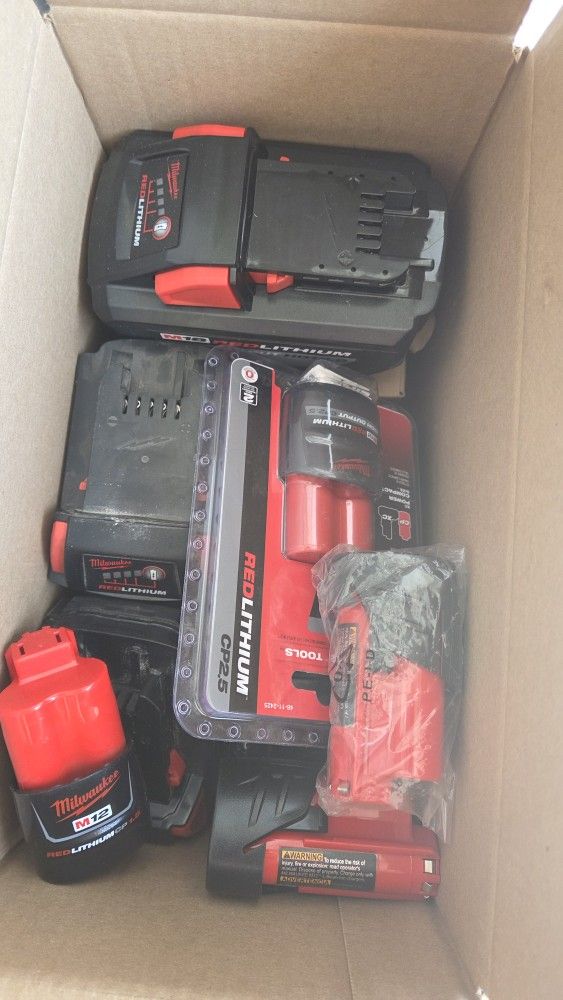 Milwaukee Battery M12 And M18