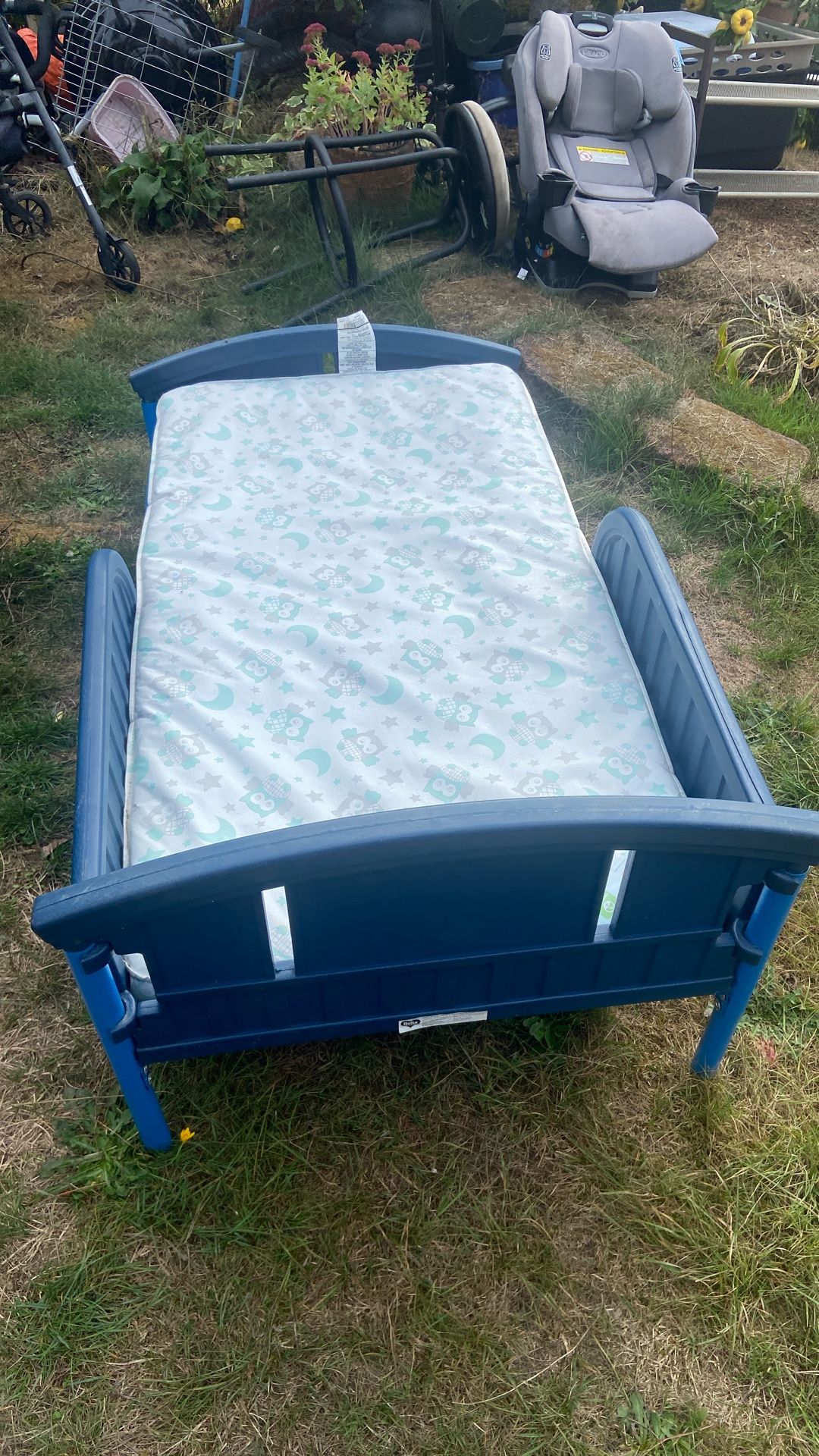 Toddler Bed. Price 35$. Pick Up. E. 72. and Grand View. E. Tacoma