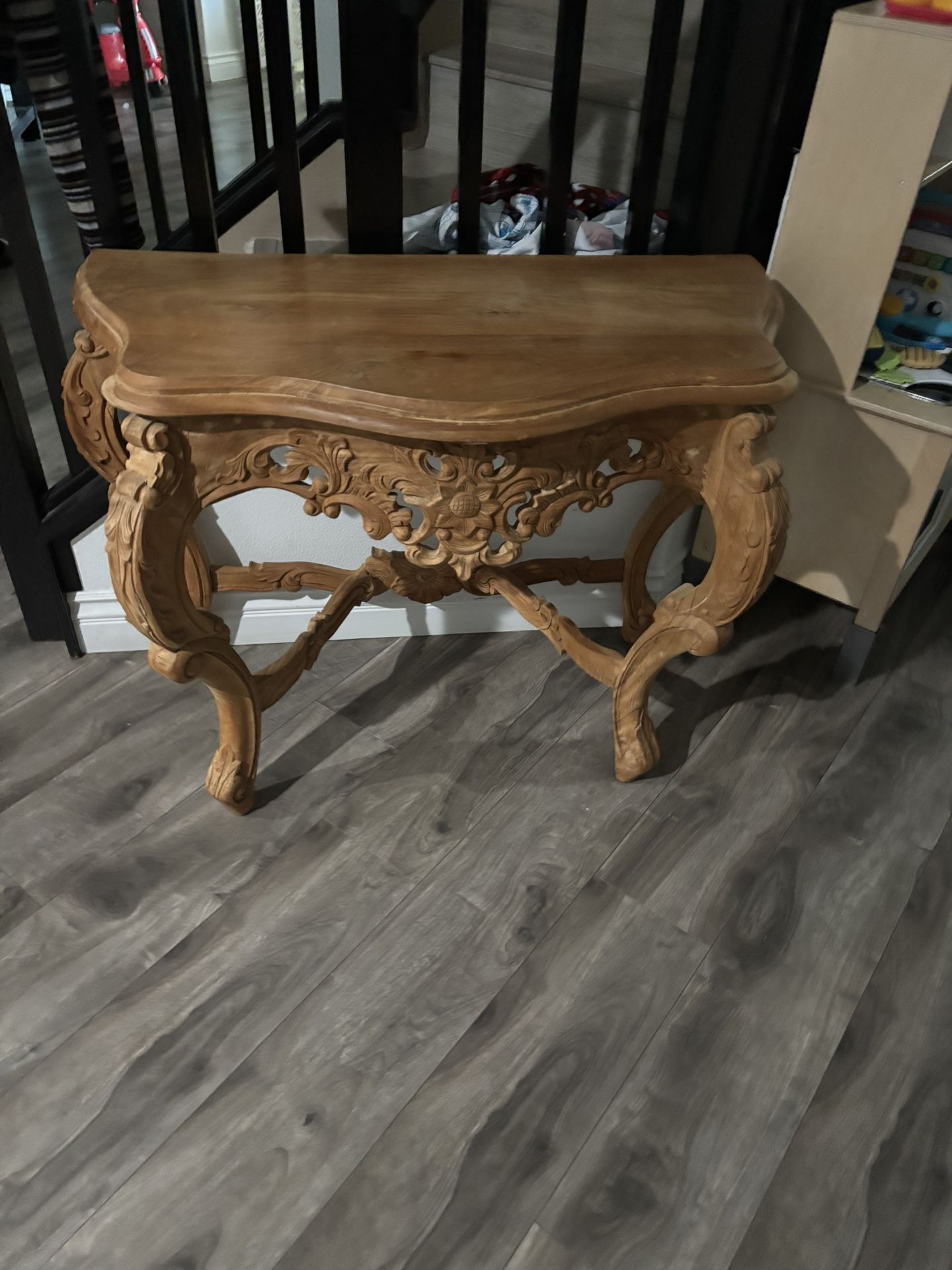 Antique/vintage hall table