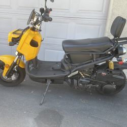Scooter 🛵 150cc Gasoline Only 115 Miles