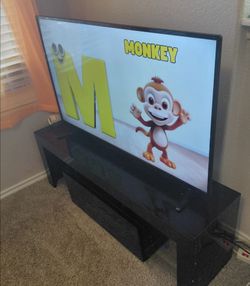 Insigna Smart Tv and TV Stand