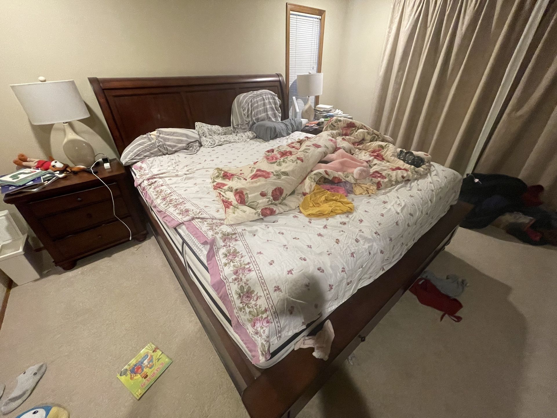 4 Pieces King Size Bedroom Set