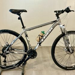 Gorgeous Trek Marlin, 29' wheels, Disc brakes, 1-owner, like new!