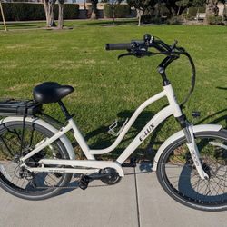 E-LUX Newport ebike Like New -Never Been Ridden - Needs Battery