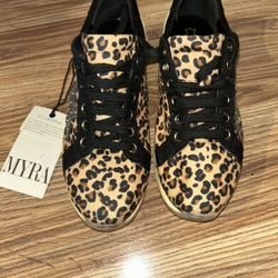nwt Myra Sneakers 
