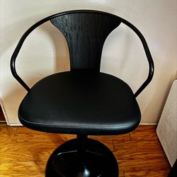 Metropolitan Design - Eagle adjustable Barstool