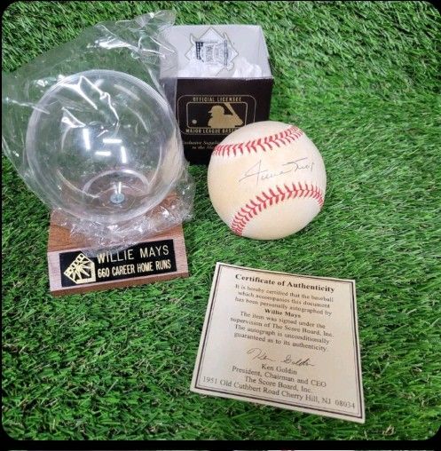 WILLIE MAYS SIGNED BASEBALL SCOREBOARD COA