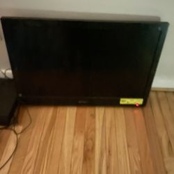 Flat Screen Tv 30-34in”
