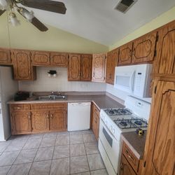 Kitchen Cabinets with CountertopsOak Shape L, 30”high, 138”,117”Wi