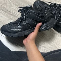 Balenciaga Tracks Size 42