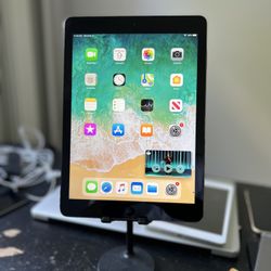 9.7” iPad Air Retina 1st Gen 16GB WiFi Great Condition 