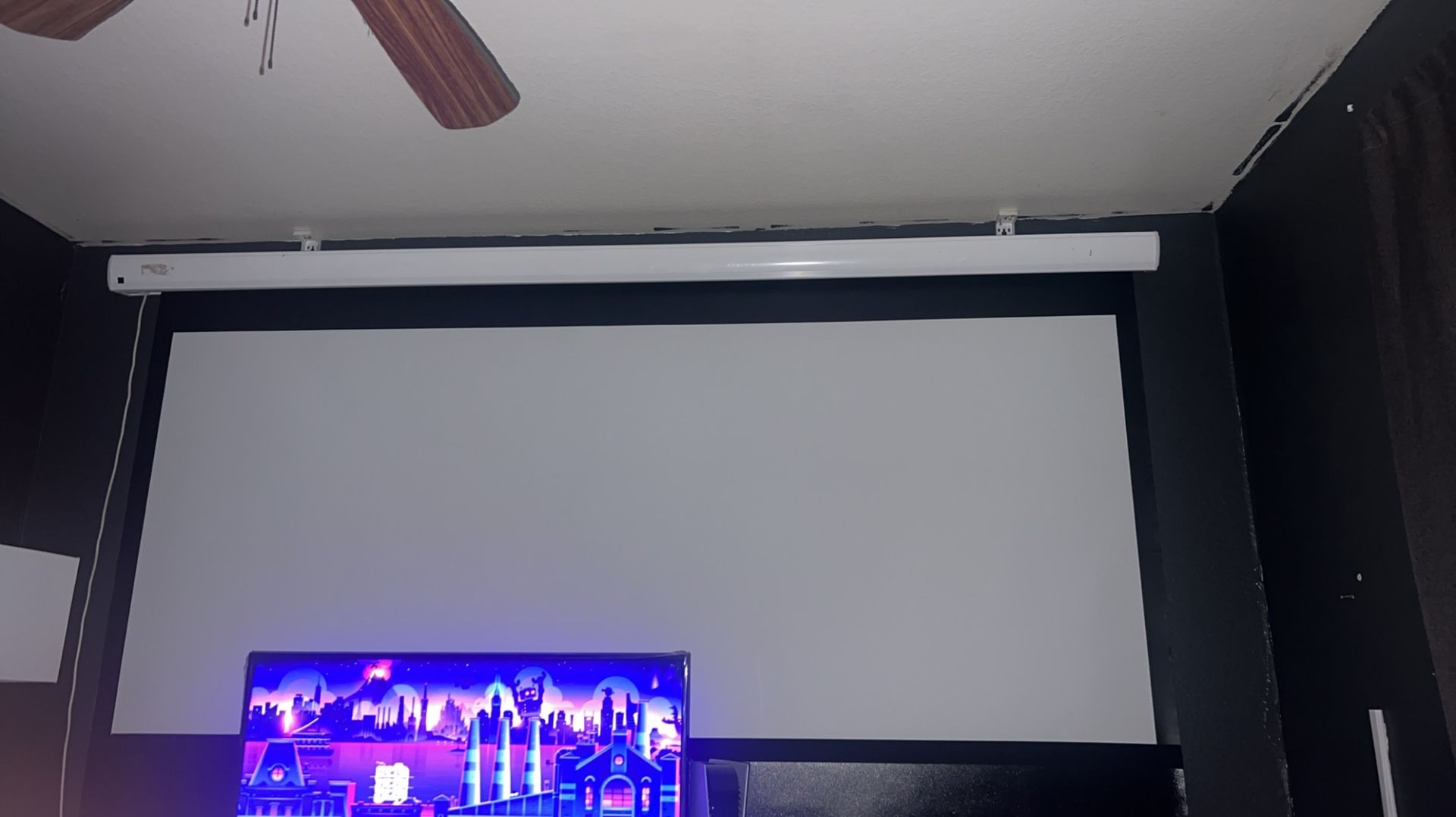 Epson Powerlite 7500 Projector + Motorized Projector Screen