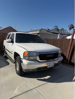 GMC Yukon Full-Size SUV White