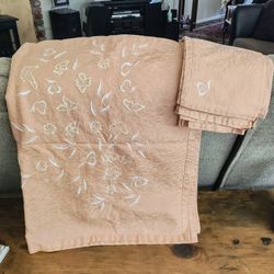 LARGE TABLECLOTH & NAPKINS