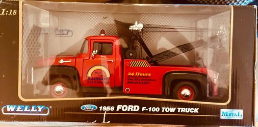 Vintage car model Ford 1956. 1:18. Brand new