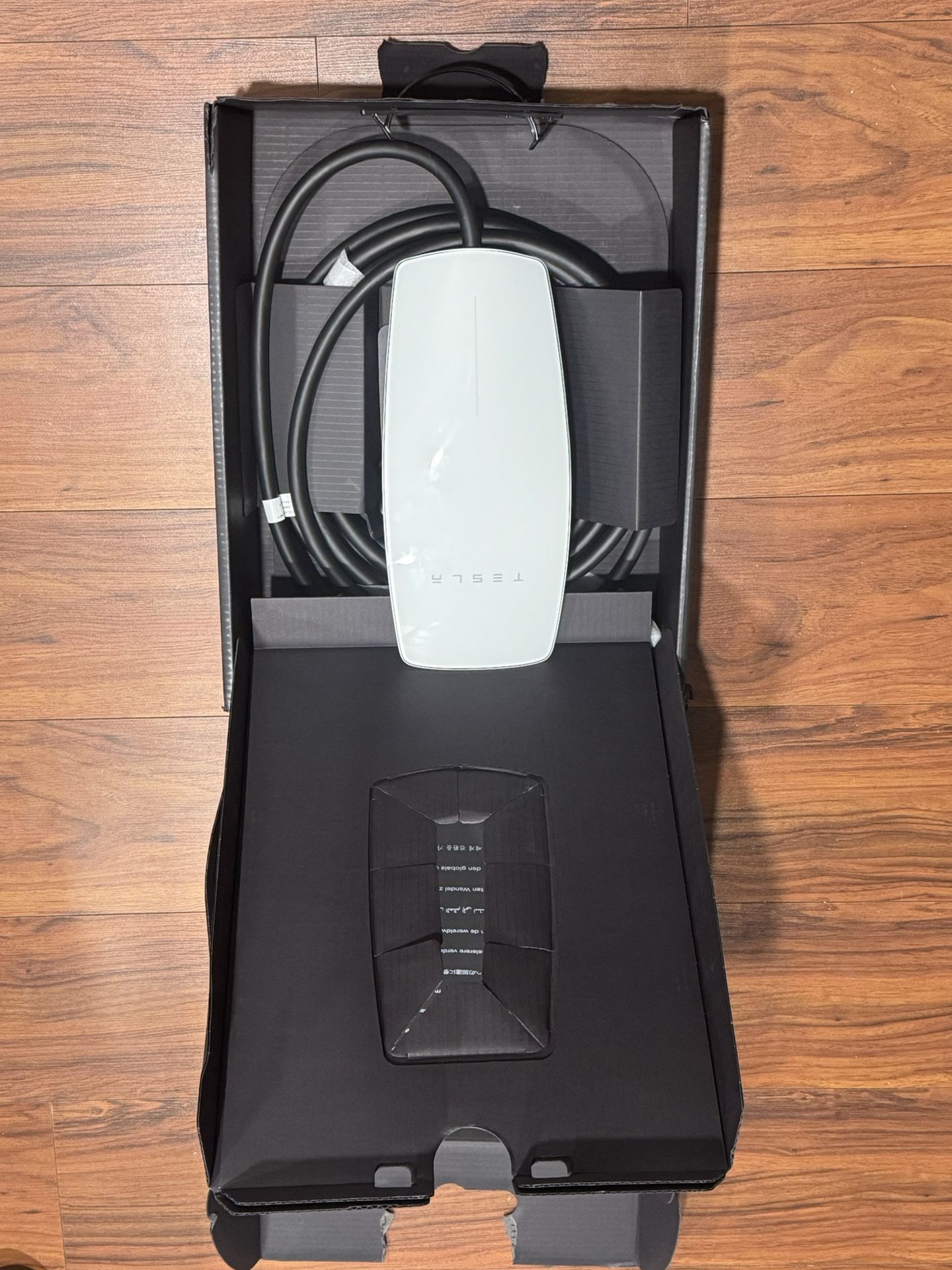 TESLA WALL CONNECTOR 2025
