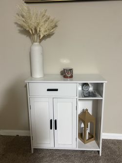 Entryway cabinet
