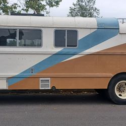 School Bus To Profesionally Converted To RV