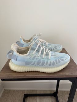 Yeezy size 10