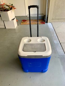 Igloo Ice Cube Blue/White Cooler Wheels & Handle