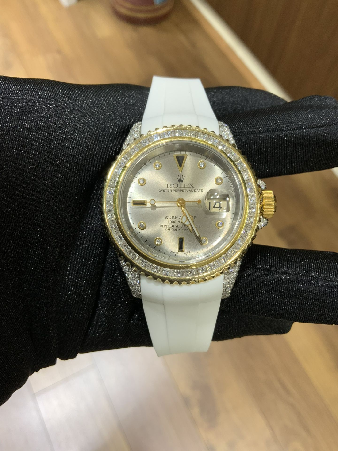 Rolex Submariner 40MM w/ RARE SPECIAL EDITION Diamond SERTI DIAL