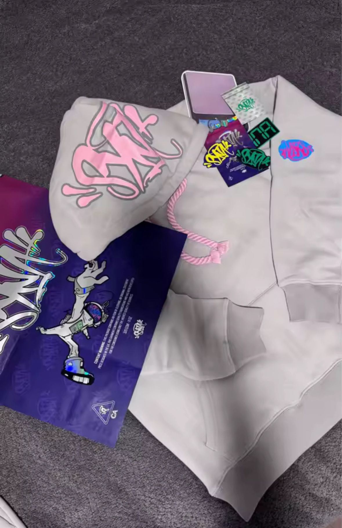 SYNAH Off White/cream And Pink Hoodie