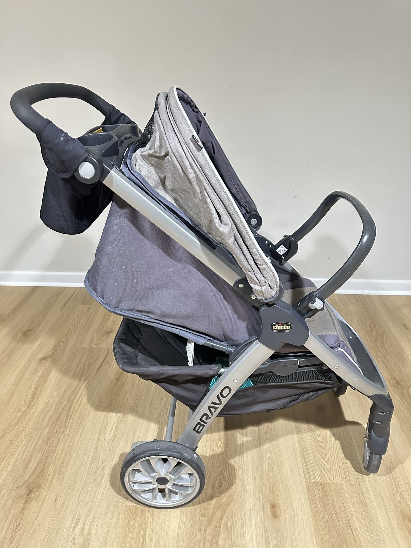 Chicco Bravo Stroller (Good Condition- All Functional).