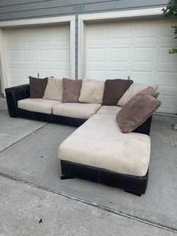 Spacious Living Room Sectional – Ready for Pickup