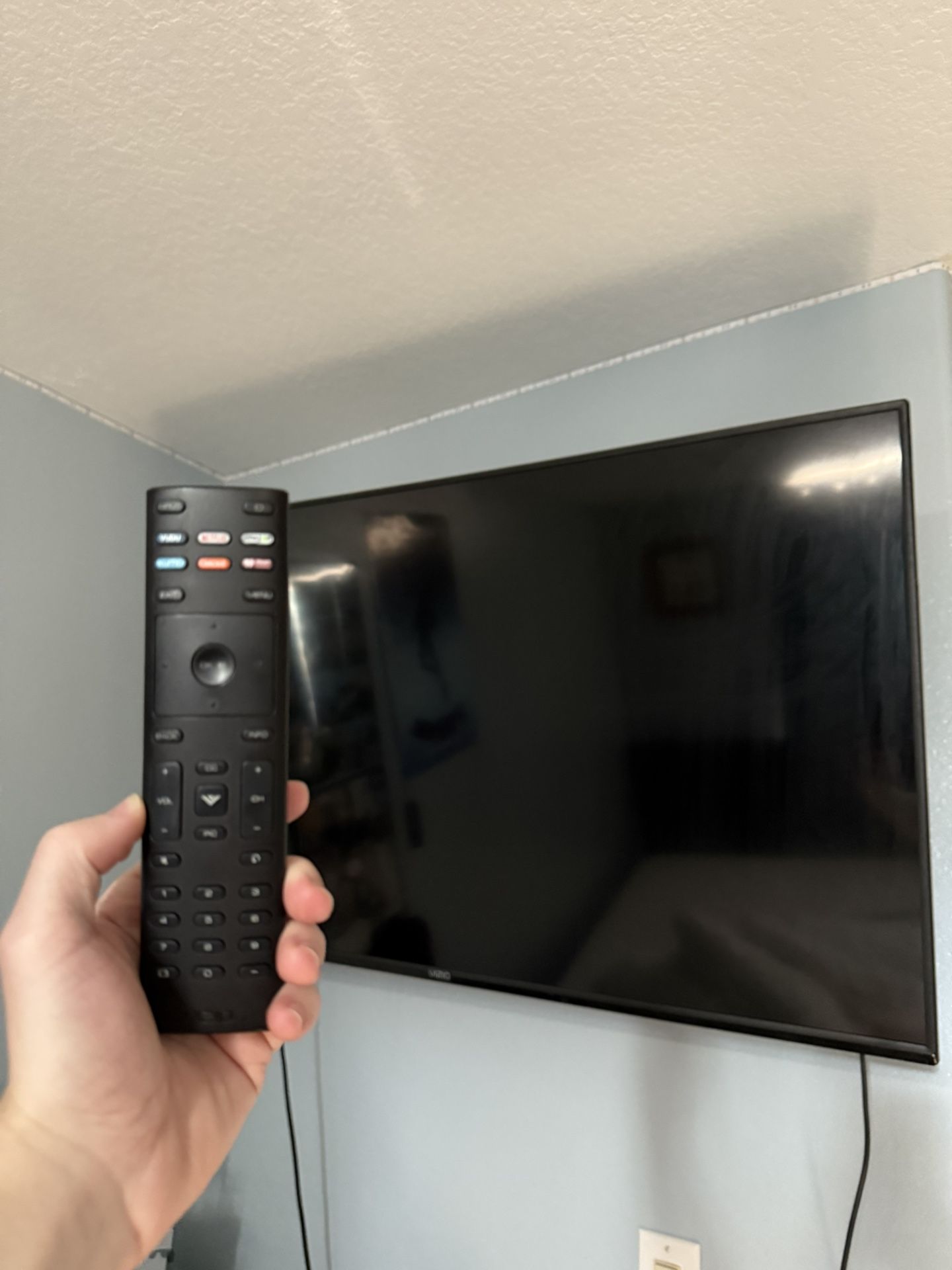 50” 4K Vizio TV w/ Wall Mount
