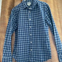 Men’s Old Navy, Slim fit plaid shirt-In NEW condition 