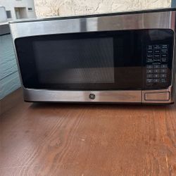 GE 950 Watts Microwave 
