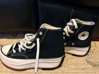 Calzado de mujer y hombre en talla 8 de hombre y de mujer 7.5