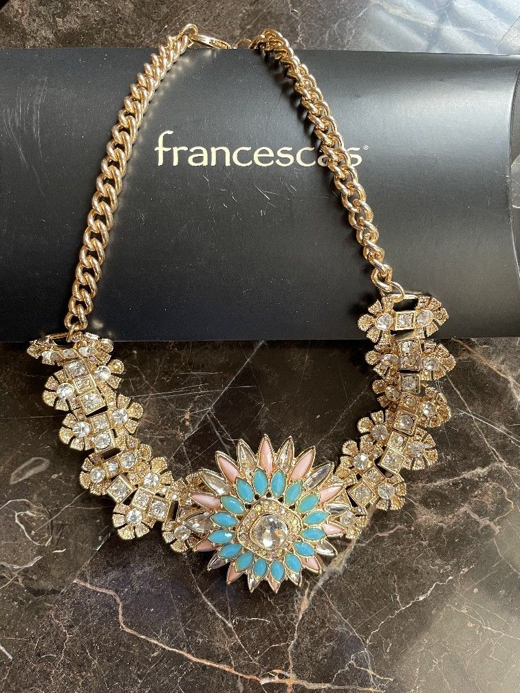 New Francesca's Gold Tone White Rhinestone Studded Necklace With White, Pink & Blue Centerpiece  