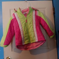 Linda Chamarra Muy Calientita Taya L6x  Sepuede Quitar El Gorro  Muy Linda Y Comoda Casi Nueba  