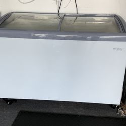 Large Freezer, Glass Top W/ 4 Baskets 