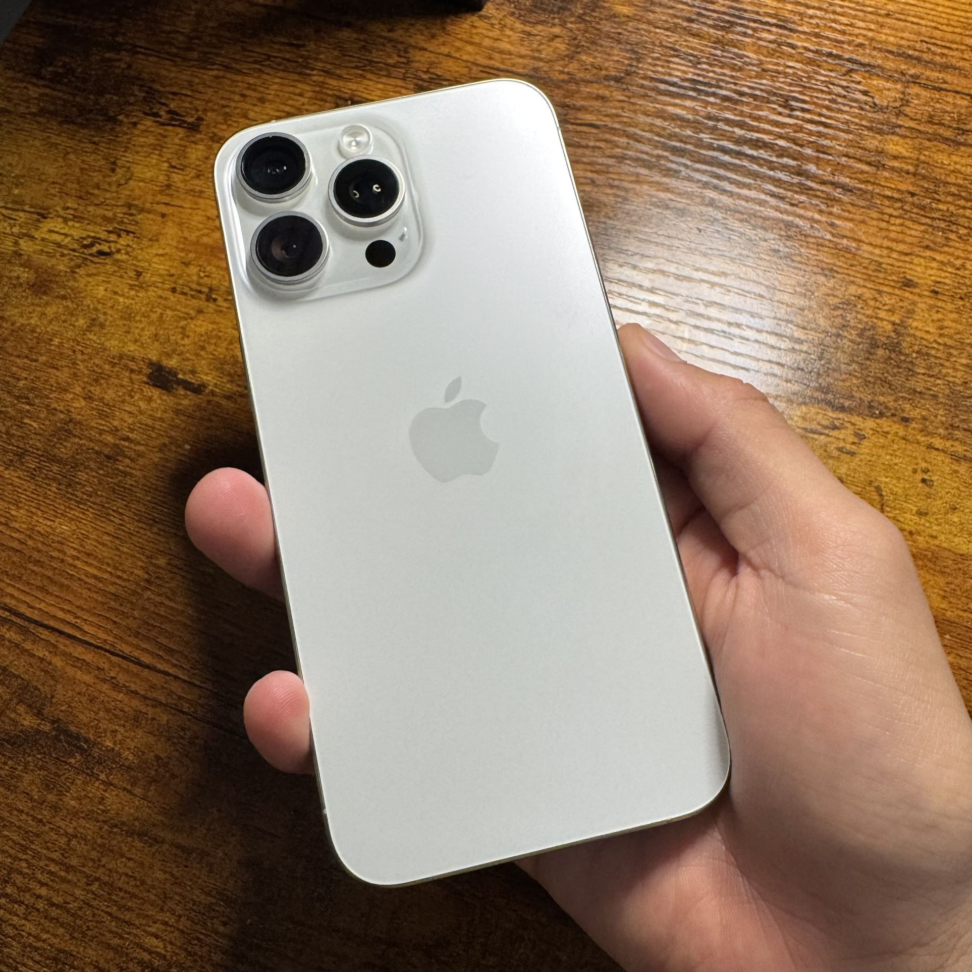 iPhone 15 Pro Max: 256GB (Unlocked)