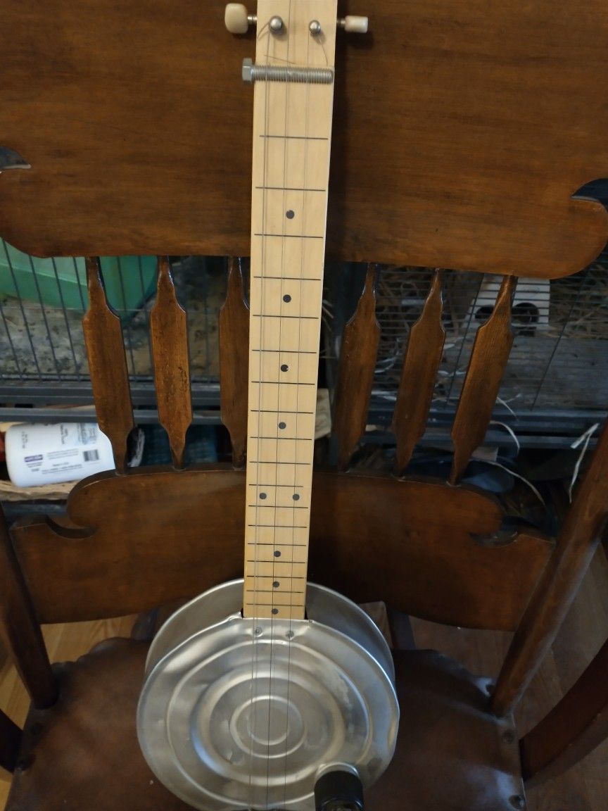 Three String Slid Guitar 