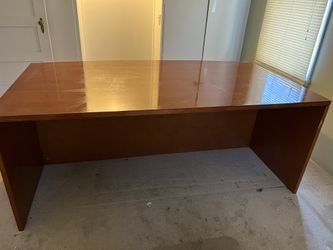Desk - Wood (6 X 3)