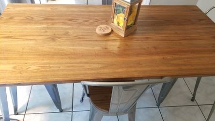 Farm house table for sale 31× 63 very good shape