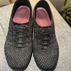 Skechers Slip Ons 6.5
